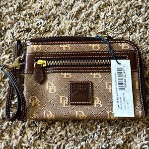 NWT Dooney & Bourke Multi Function Zip Around Wristlet